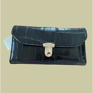 New with tags!!! This is a black Liz Claiborne,‎ leather wallet.
